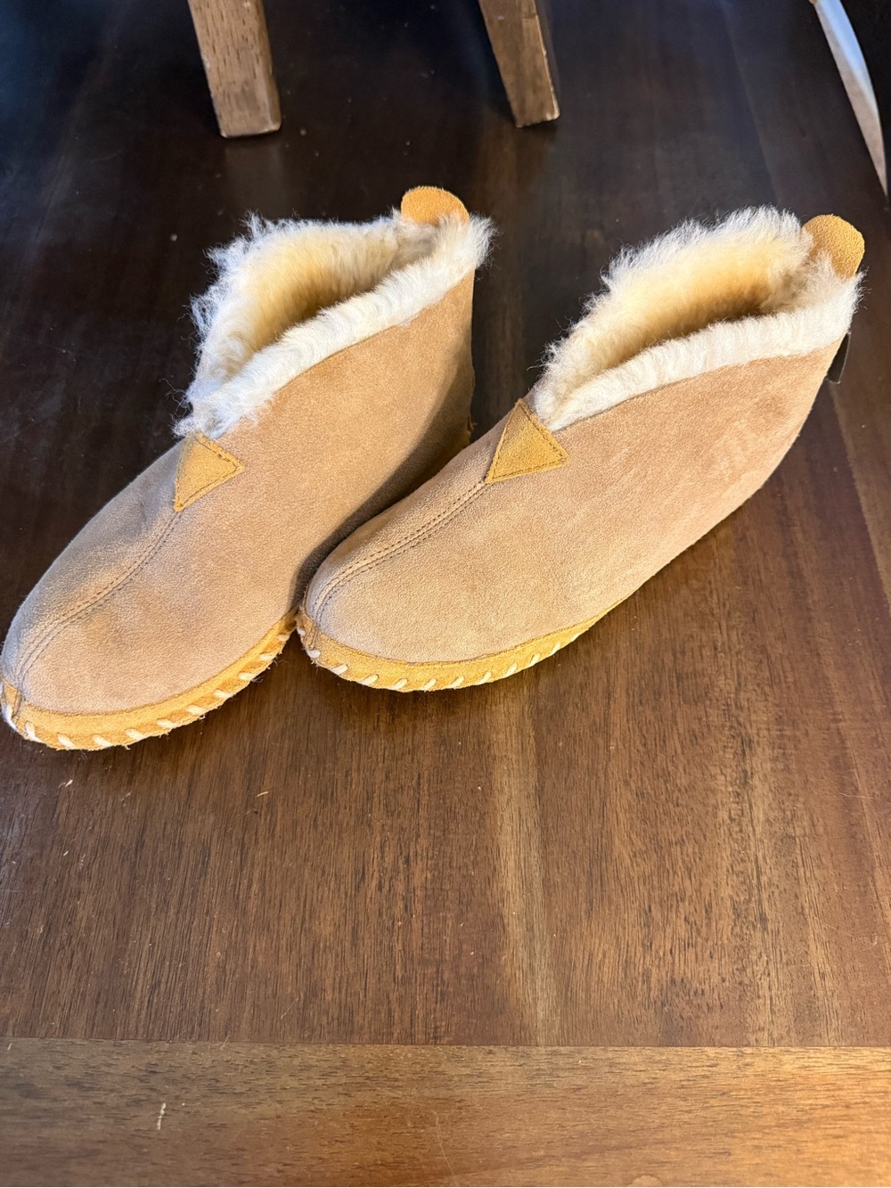 LL Bean Womens Wicked Good Slippers Size 7M Brown Suede Shearling